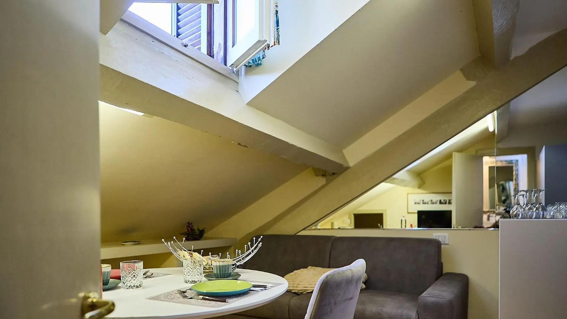 Brera - Tiny Studio Milan Apartment